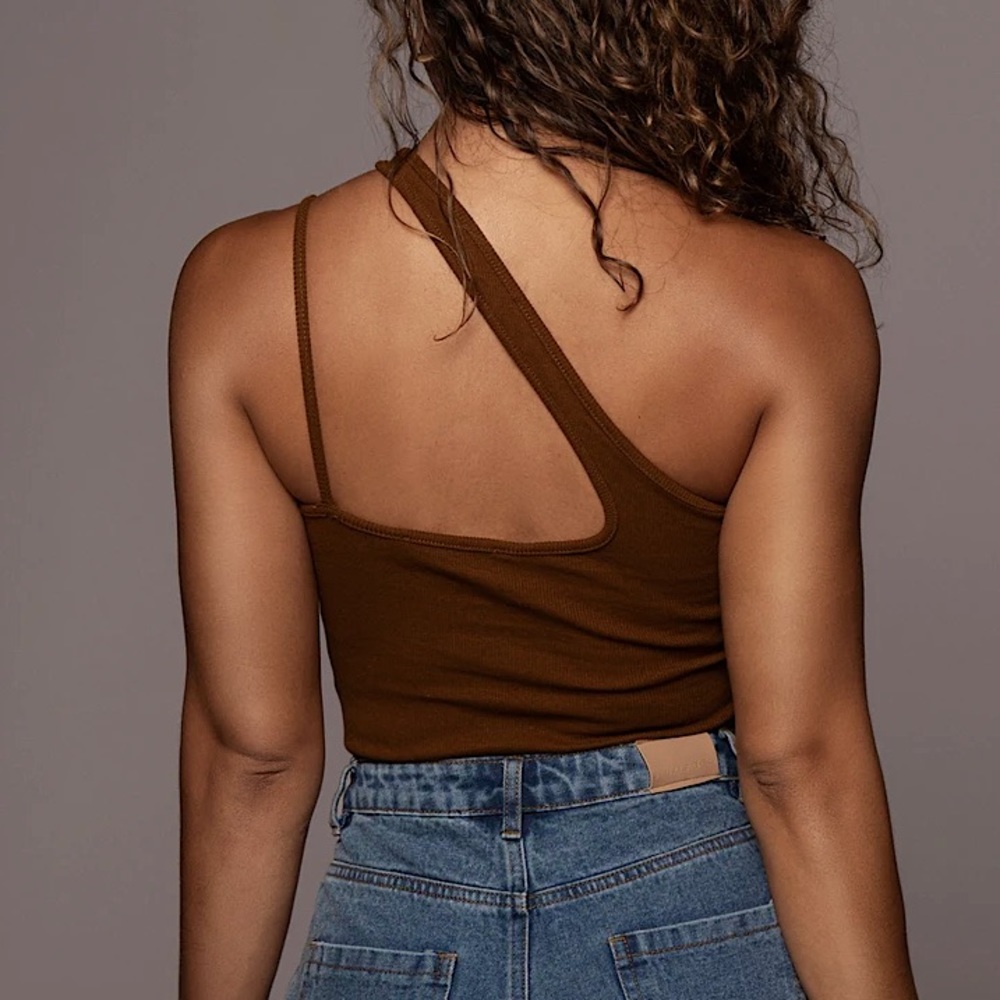 CHOCOLATE ONE SHOULDER TOP - Picture 2 of 3
